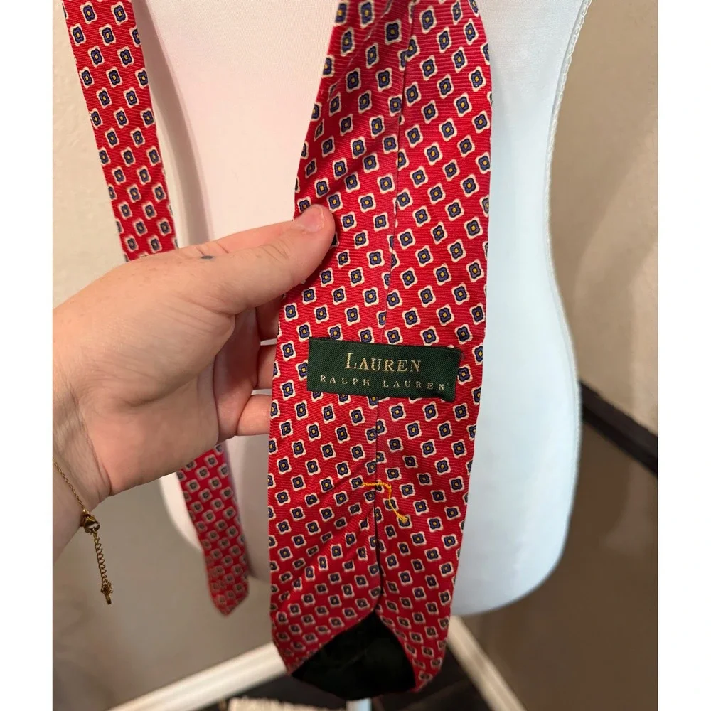 Lauren Ralph Lauren Mens Red Silk Medallion Geometric Necktie Hand Finished USA